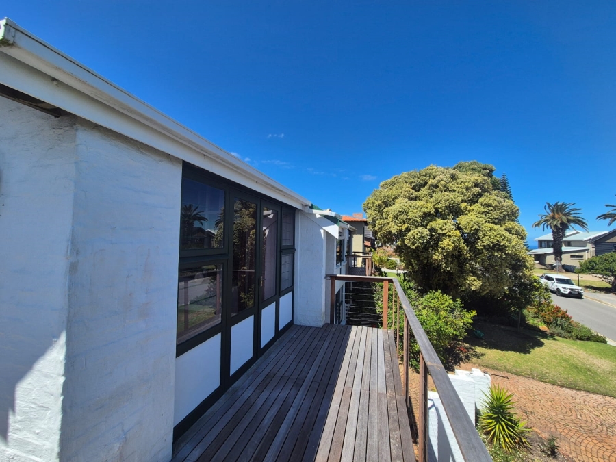 5 Bedroom Property for Sale in Herolds Bay Western Cape